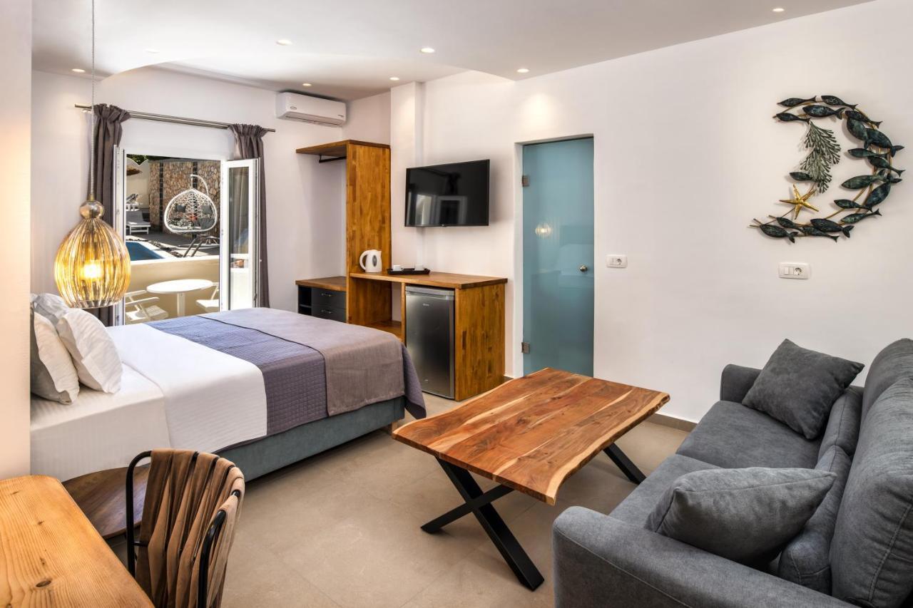 Alizea Villas & Suites Фира Екстериор снимка