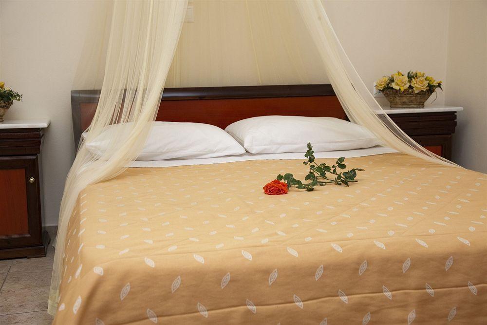 Alizea Villas & Suites Фира Екстериор снимка