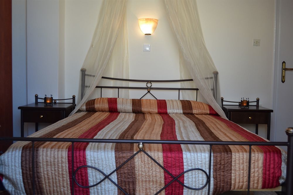 Alizea Villas & Suites Фира Екстериор снимка