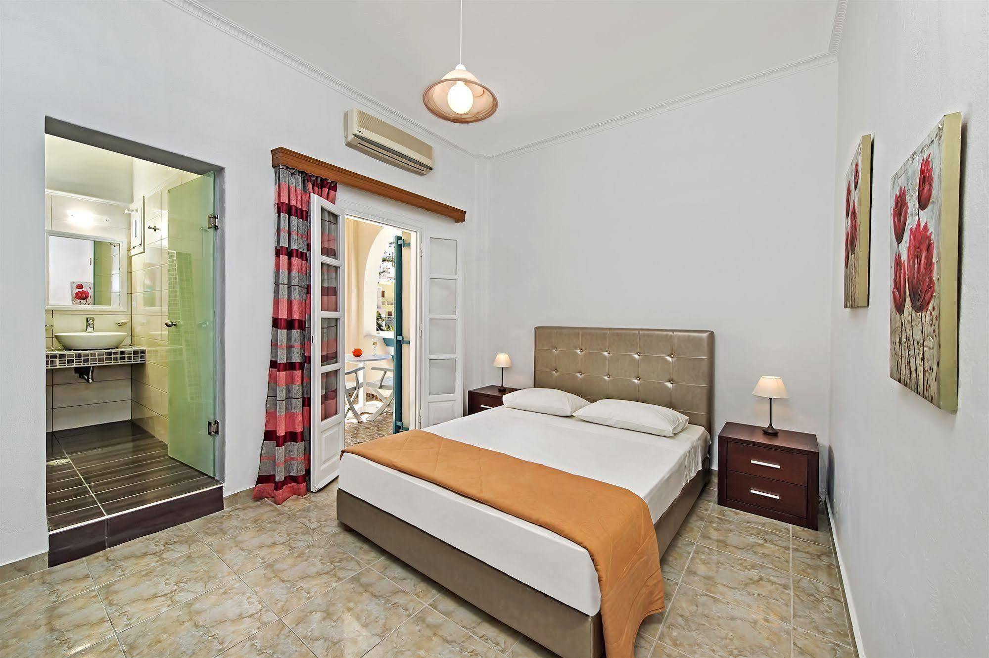 Alizea Villas & Suites Фира Екстериор снимка