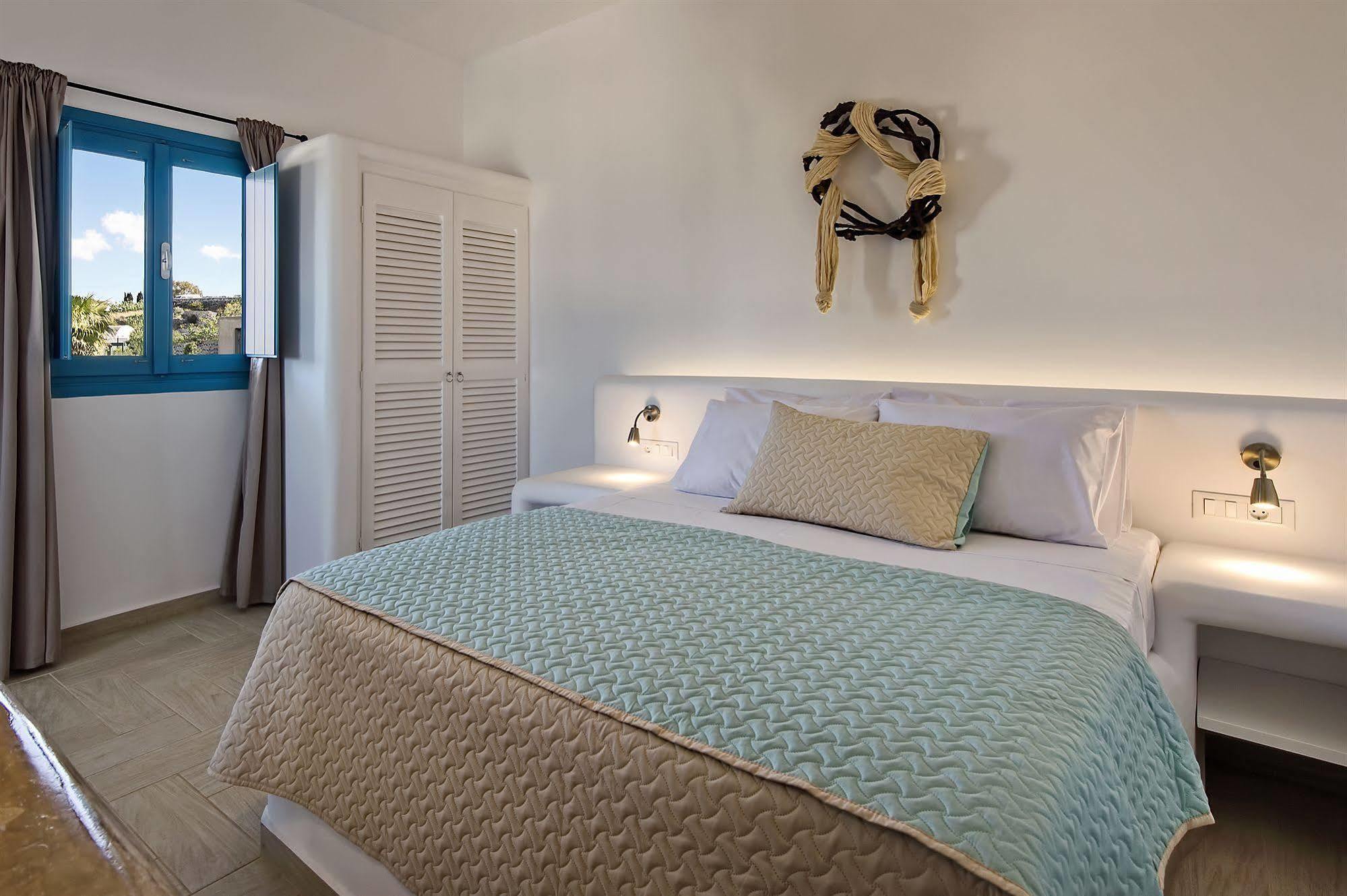 Alizea Villas & Suites Фира Екстериор снимка