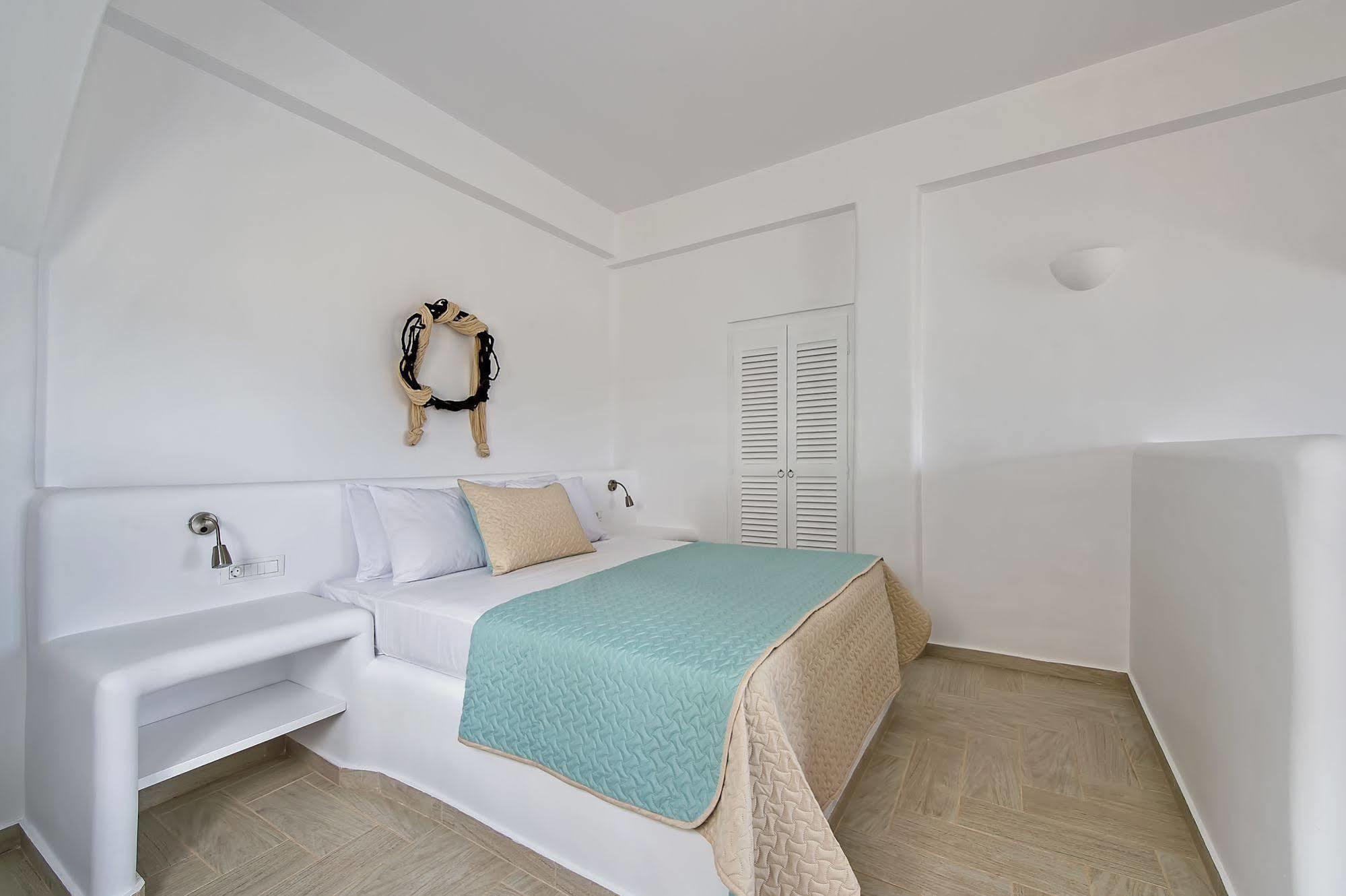 Alizea Villas & Suites Фира Екстериор снимка