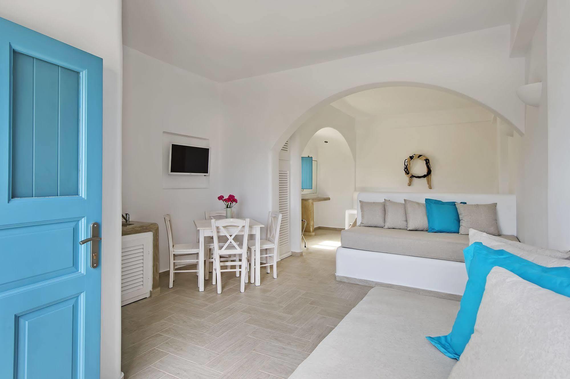 Alizea Villas & Suites Фира Екстериор снимка