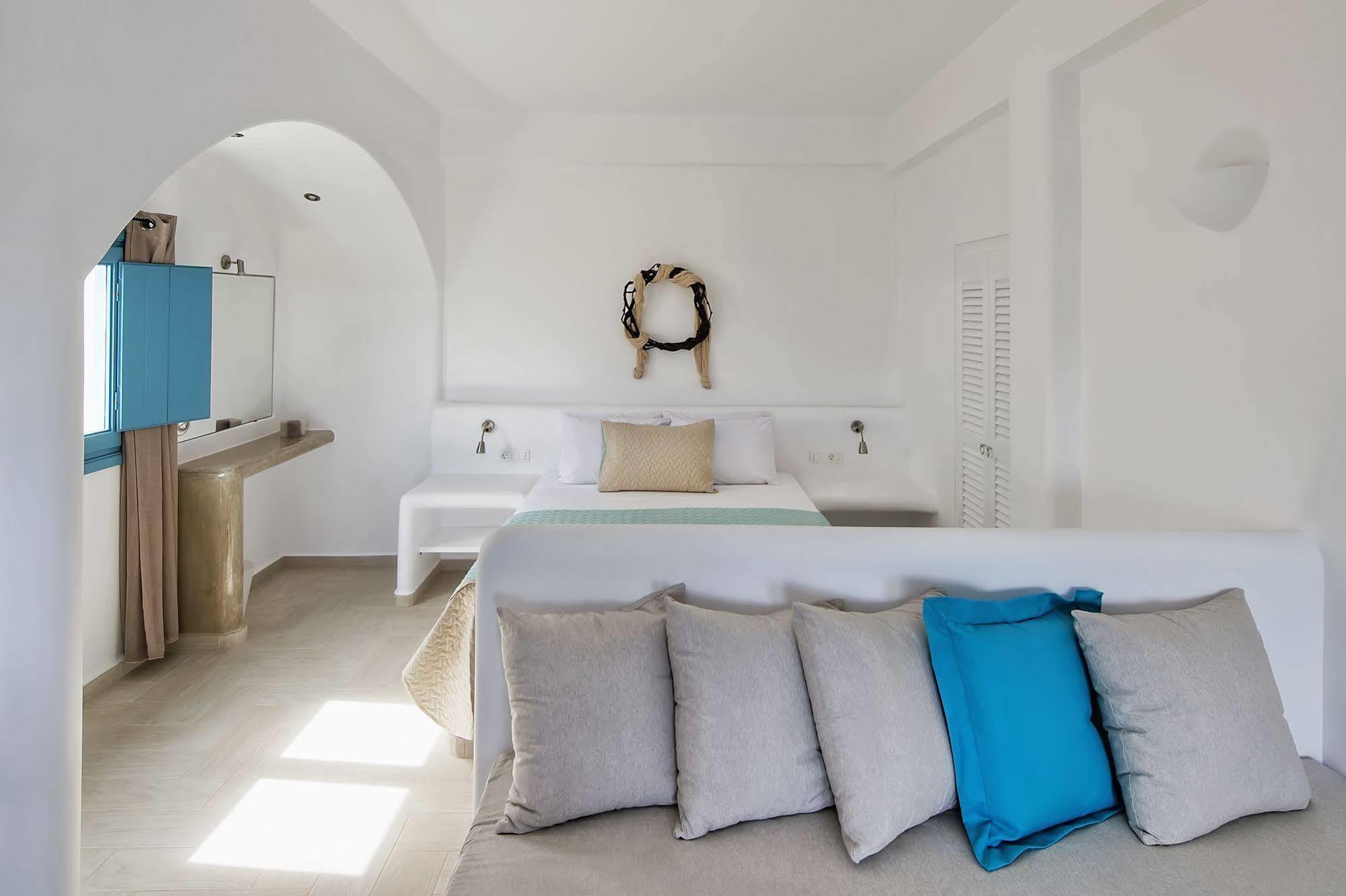 Alizea Villas & Suites Фира Екстериор снимка